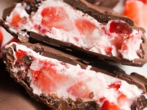 Delicious Chocolate Strawberry Yogurt Clusters made with fresh strawberries and yogurt.