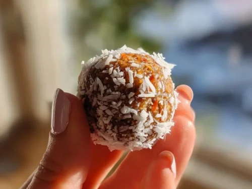 Delicious carrot cake energy balls made with oats and spices